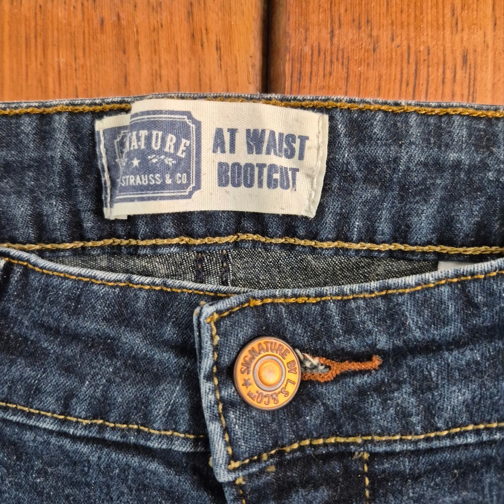 Signature by Levi Strauss & Co Womens Bootcut Jeans Dark Wash Size 10 Short - Picture 2 of 13